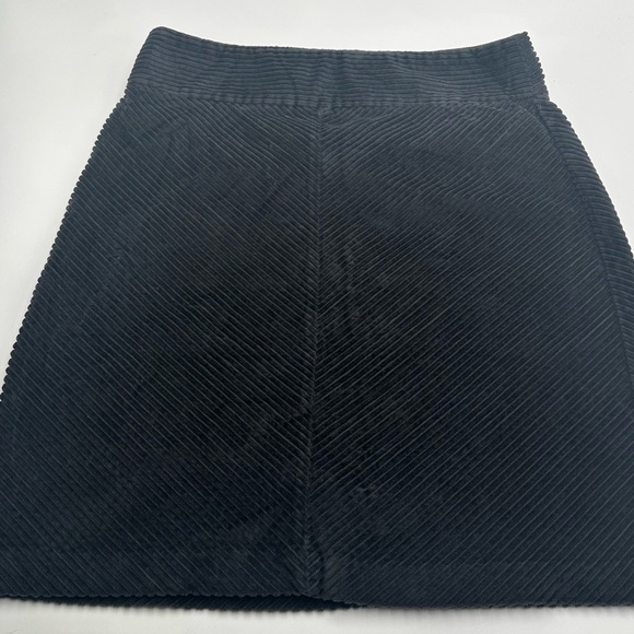 GAP Women’s Black Corduroy Mini Skirt Size 14 - Picture 1 of 6